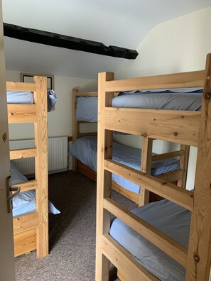 基础独立别墅 | 5 多间卧室、免费 WiFi