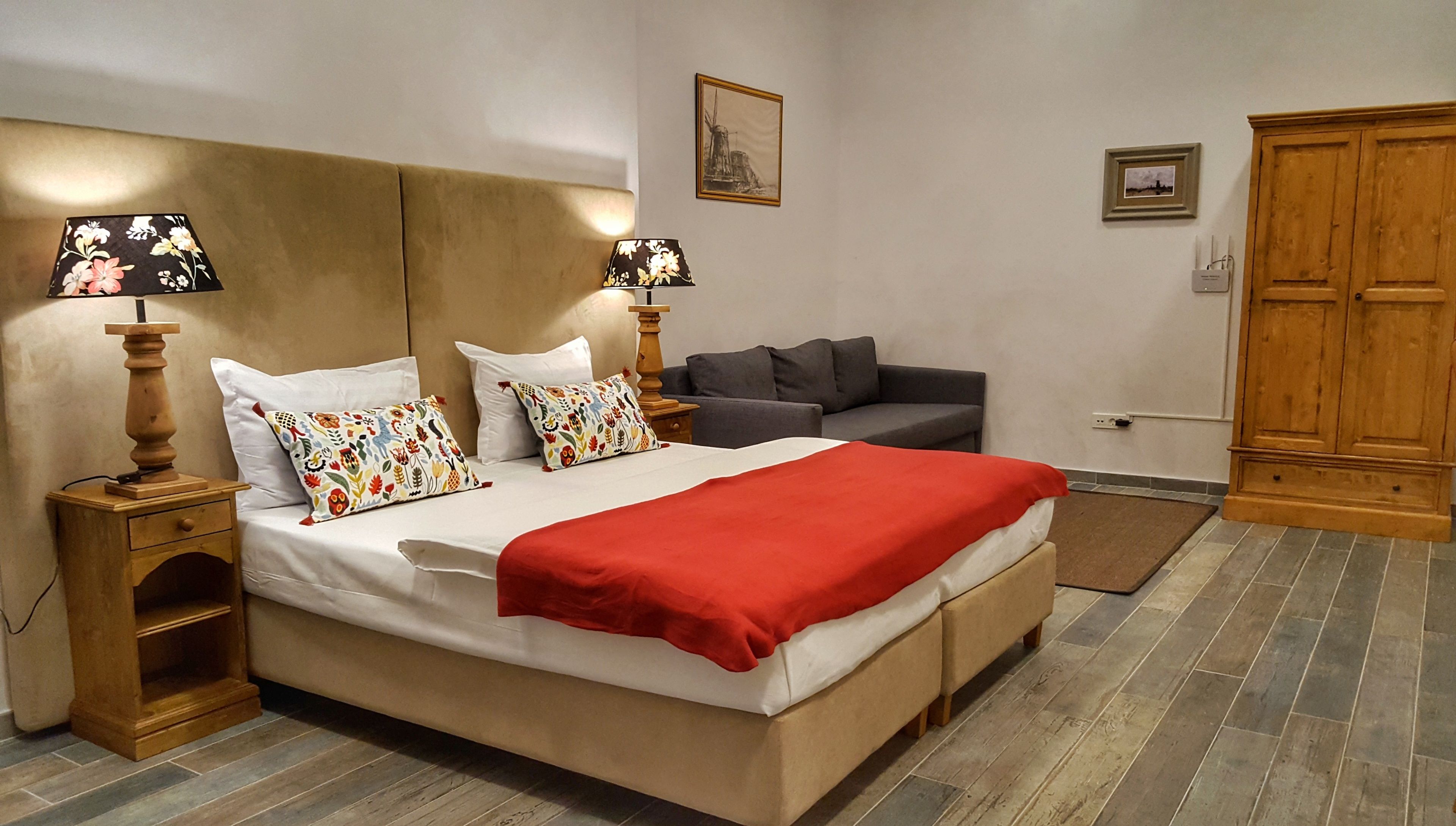 Deluxe-Studio | Zimmersafe, Schreibtisch, laptopgeeigneter Arbeitsplatz