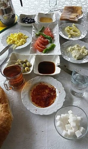 Free daily full breakfast