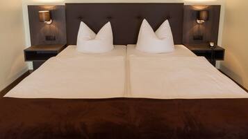 Comfort Double Room | Minibar, desk, iron/ironing board, free cots/infant beds