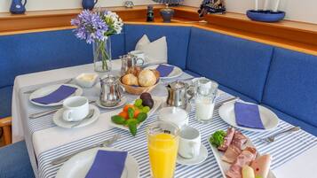 Tägliches inbegriffenes Frühstücksbuffet