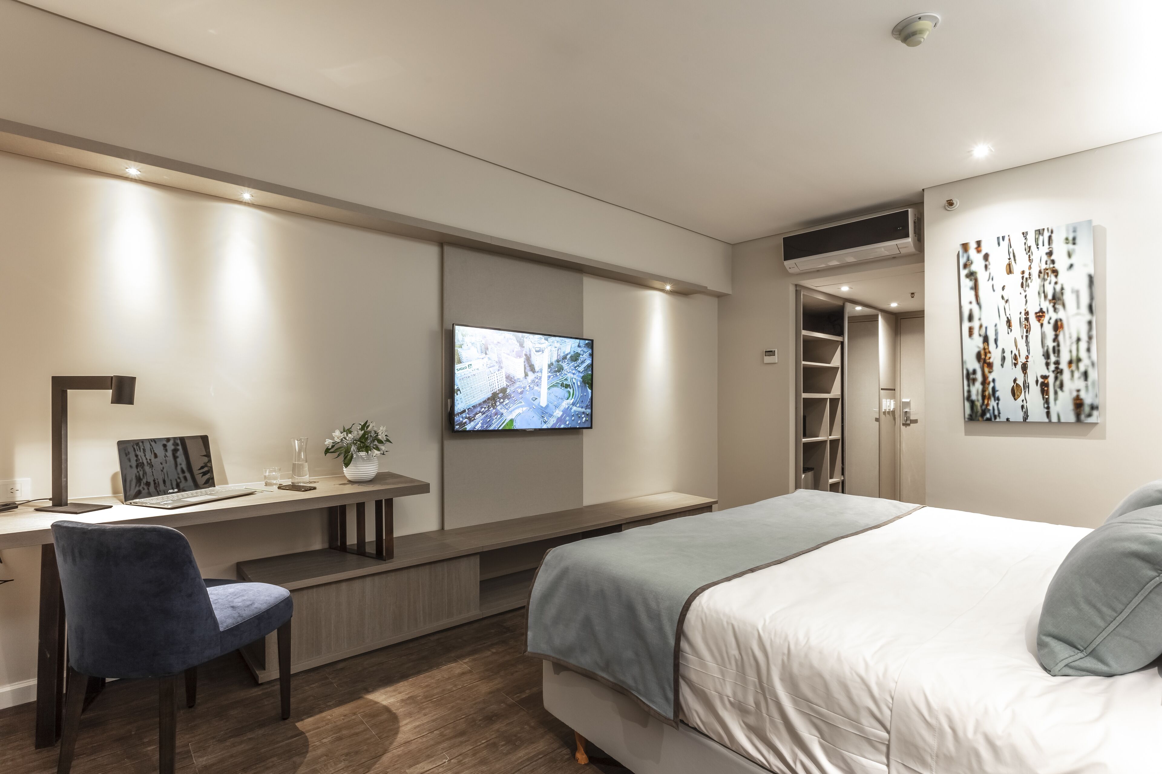 1 bedroom, in-room safe, individually decorated, individually furnished