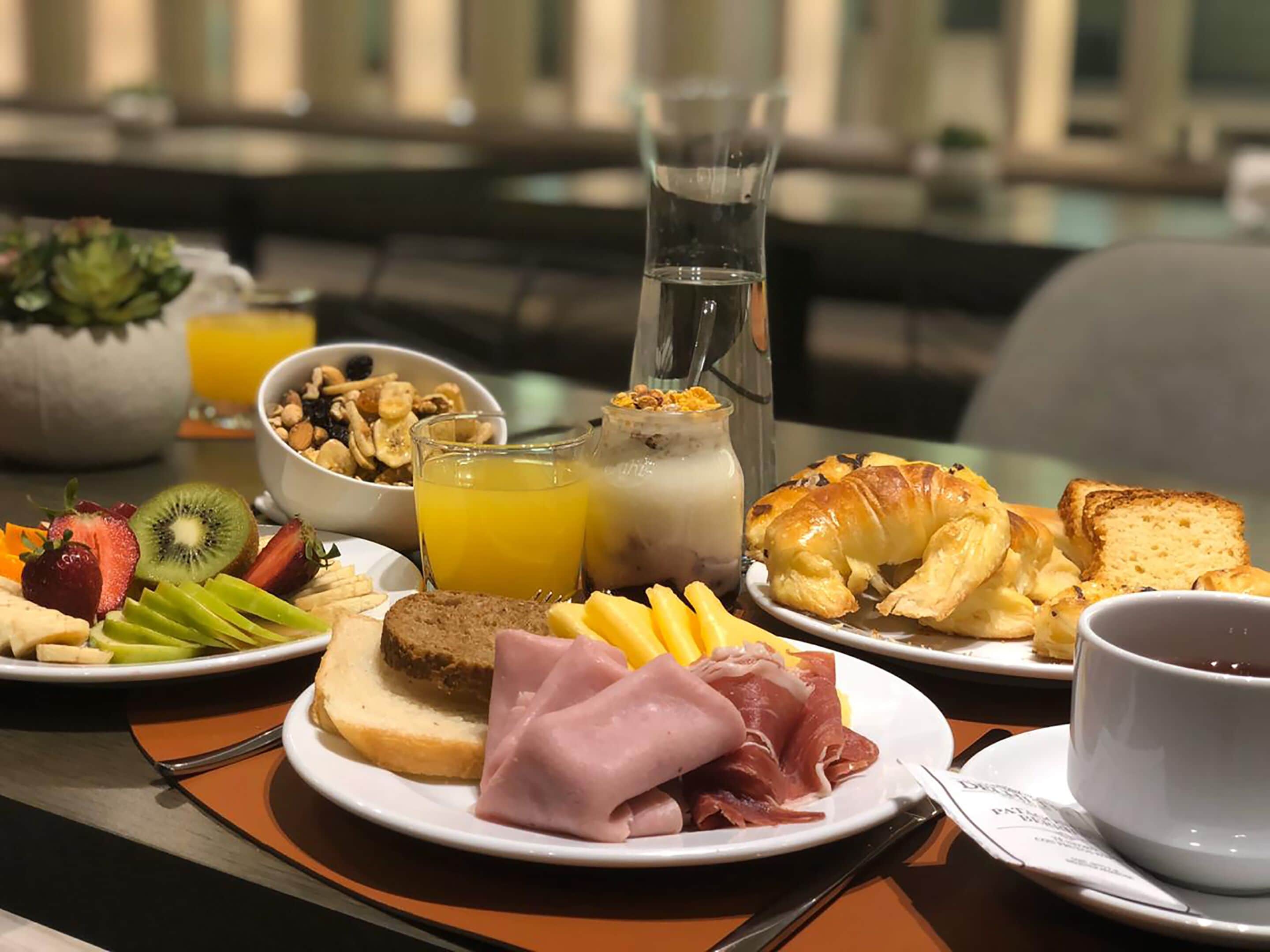 daily buffet breakfast (usd 15 per person)