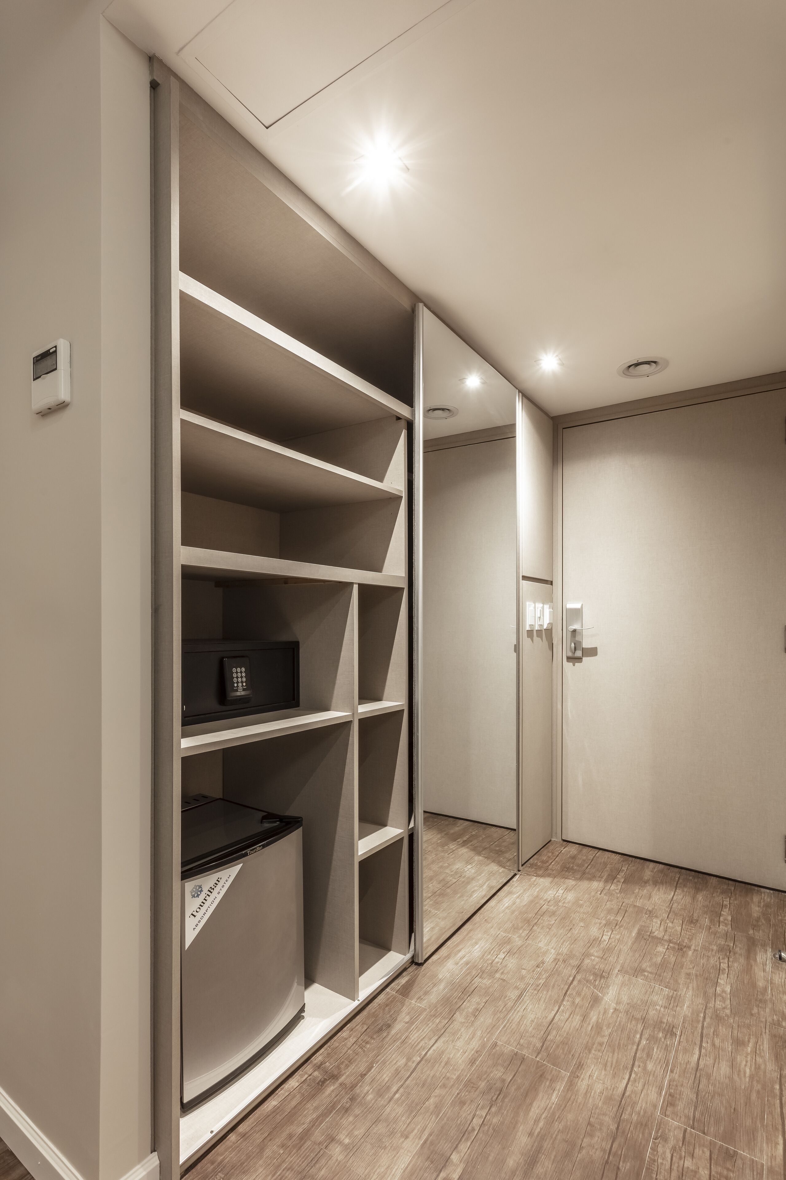 1 bedroom, in-room safe, individually decorated, individually furnished