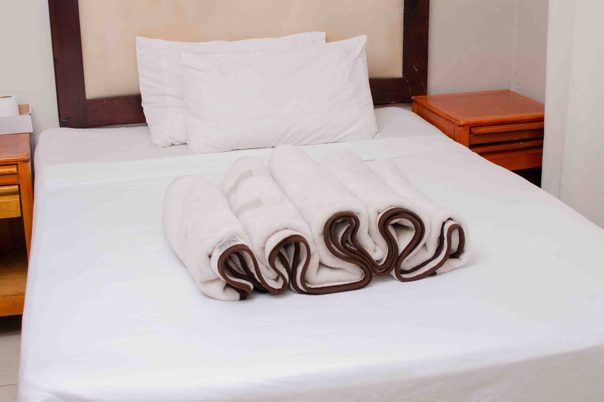 Economy Room | Desk, iron/ironing board (on request), WiFi (free), bed sheets