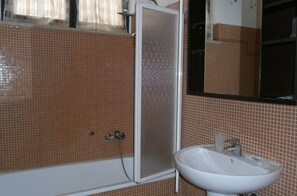 Shower, free toiletries, hair dryer, bidet - Albergo Il Torchio (Pizzighettone)
