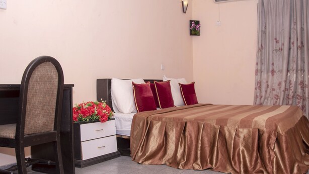 In-room safe, desk, laptop workspace, soundproofing - concord apartments (Mallam)