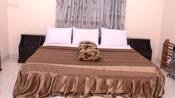 1 phòng ngủ, két bảo mật tại phòng, trang trí khác biệt, bàn