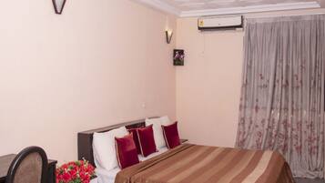 In-room safe, individually decorated, desk, laptop workspace