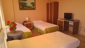 Shared Dormitory, Triple | Desk, free WiFi - Hotel SevturInn (Seferihisar)