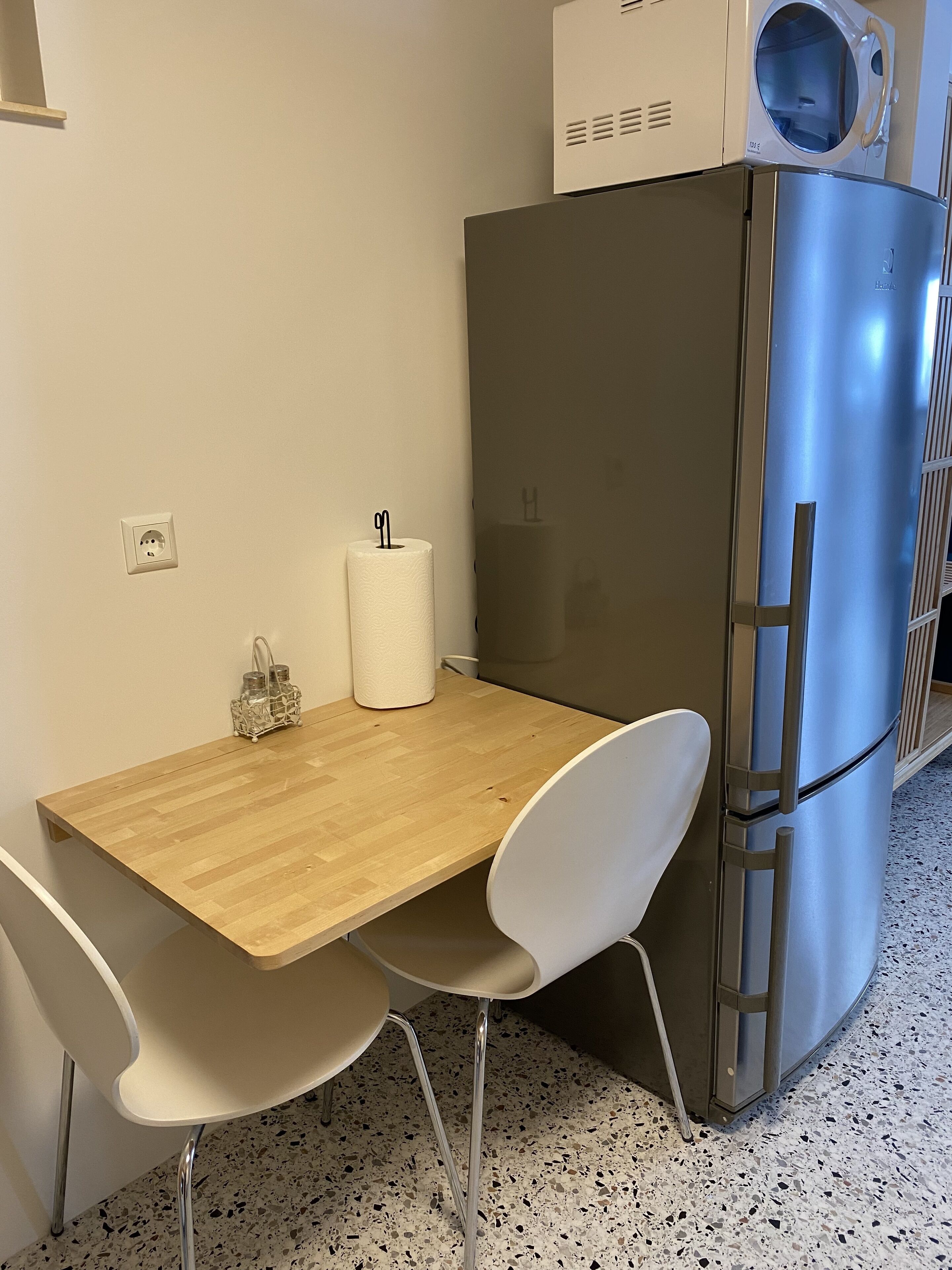 Studio (A) | Private kitchen | Fridge, microwave, oven, stovetop