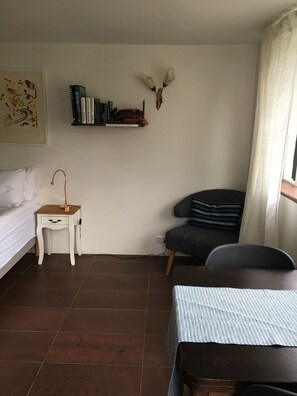 Estúdio (B) | Individualmente decorados, individualmente mobiliados, escrivaninha