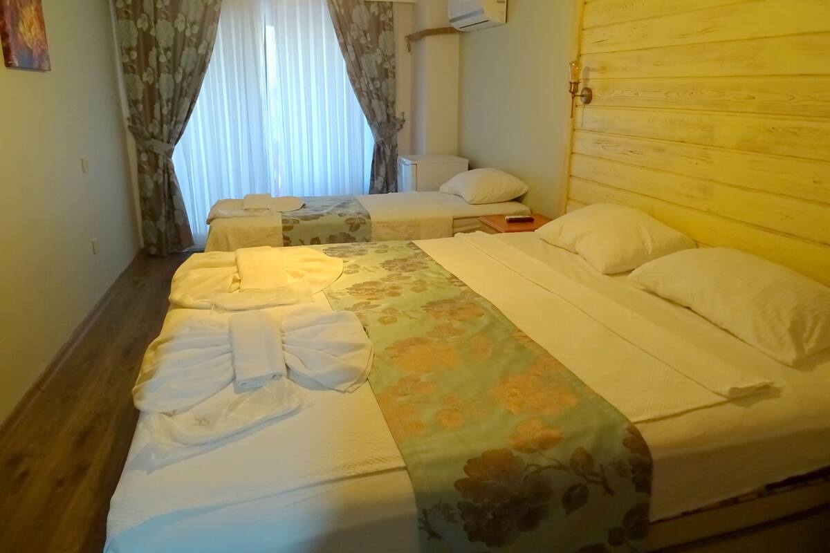Minibar, free WiFi