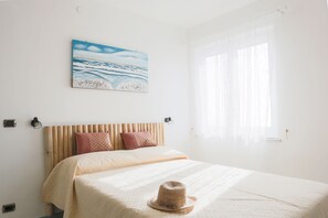 Cortinas blackout, tabla de planchar con plancha y cunas gratuitas 