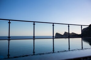 Seasonal outdoor pool, pool umbrellas, pool loungers - Villa The Phoenix (Massa Lubrense)
