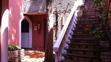 TV 24 polegadas com canais a cabo