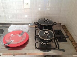 Mini-Kühlschrank, Kochgeschirr/Geschirr/Besteck