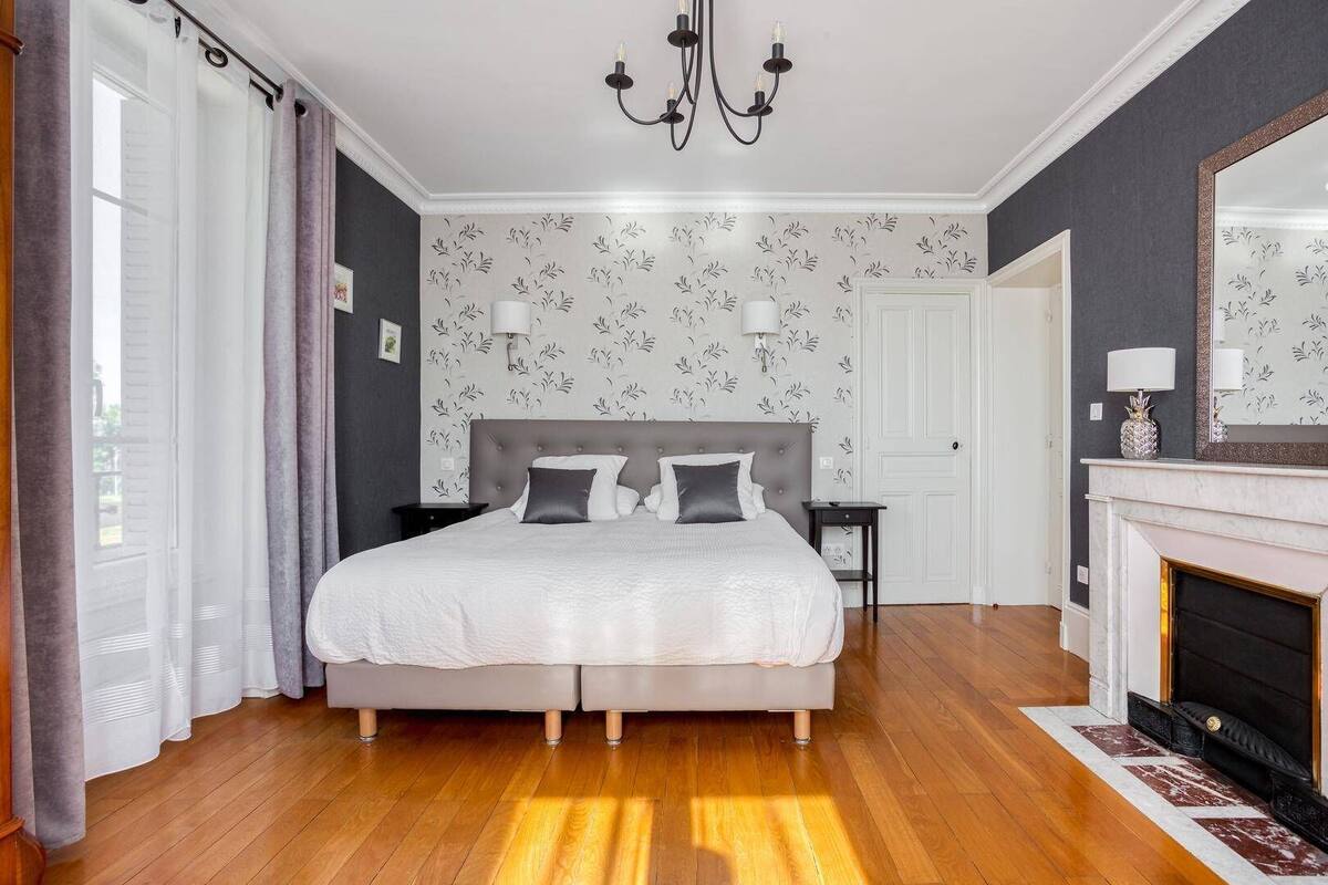 Suite Familiale, salle de bains privée, vue fleuve (Charmilles)