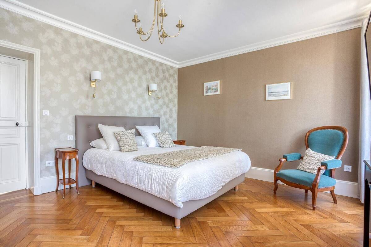 Chambre Double ou avec lits jumeaux, salle de bains attenante, vue fleuve (Cedre)