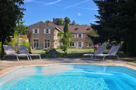 Exterior. Le Clos Ayanna