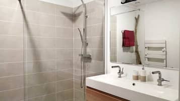 Double or Twin Room (Capucine) | Bathroom | Shower, hair dryer, towels, soap