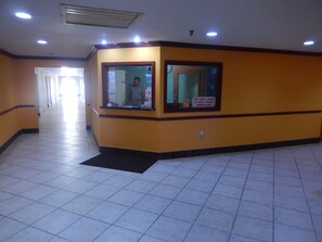 المنشأة من الداخل