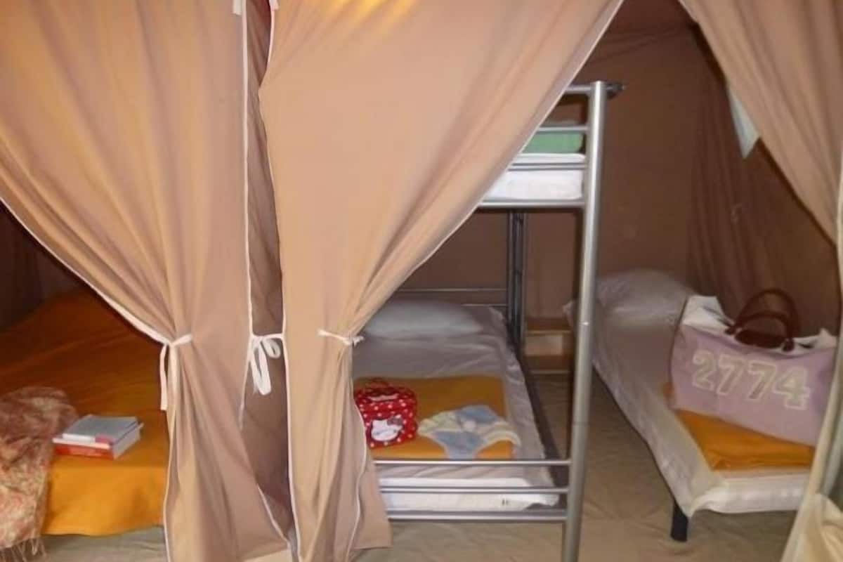 Basic Bungalow, Shared Bathroom | 2 bedrooms, individually decorated, individually furnished