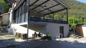 Petit déjeuner continental (7.50 EUR par personne)