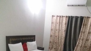 Living area - Hotel Royal Fort (Lahore)