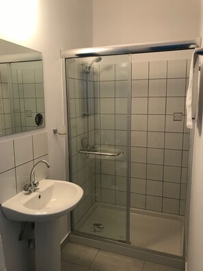 Economy Quadruple Room, Multiple Bedrooms | Bathroom | Hair dryer, towels