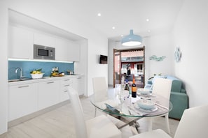 Apartment, 1 Bedroom | In-room dining