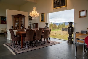 Villa, 6 chambres | Repas dans la chambre