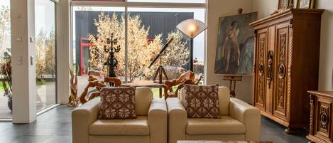 빌라, 침실 6개 | 거실 공간 | 스마트 TV