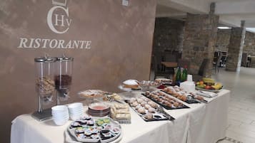 Free daily buffet breakfast
