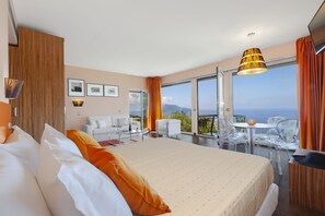 Tabla de planchar con plancha, cunas gratuitas y wifi gratis 