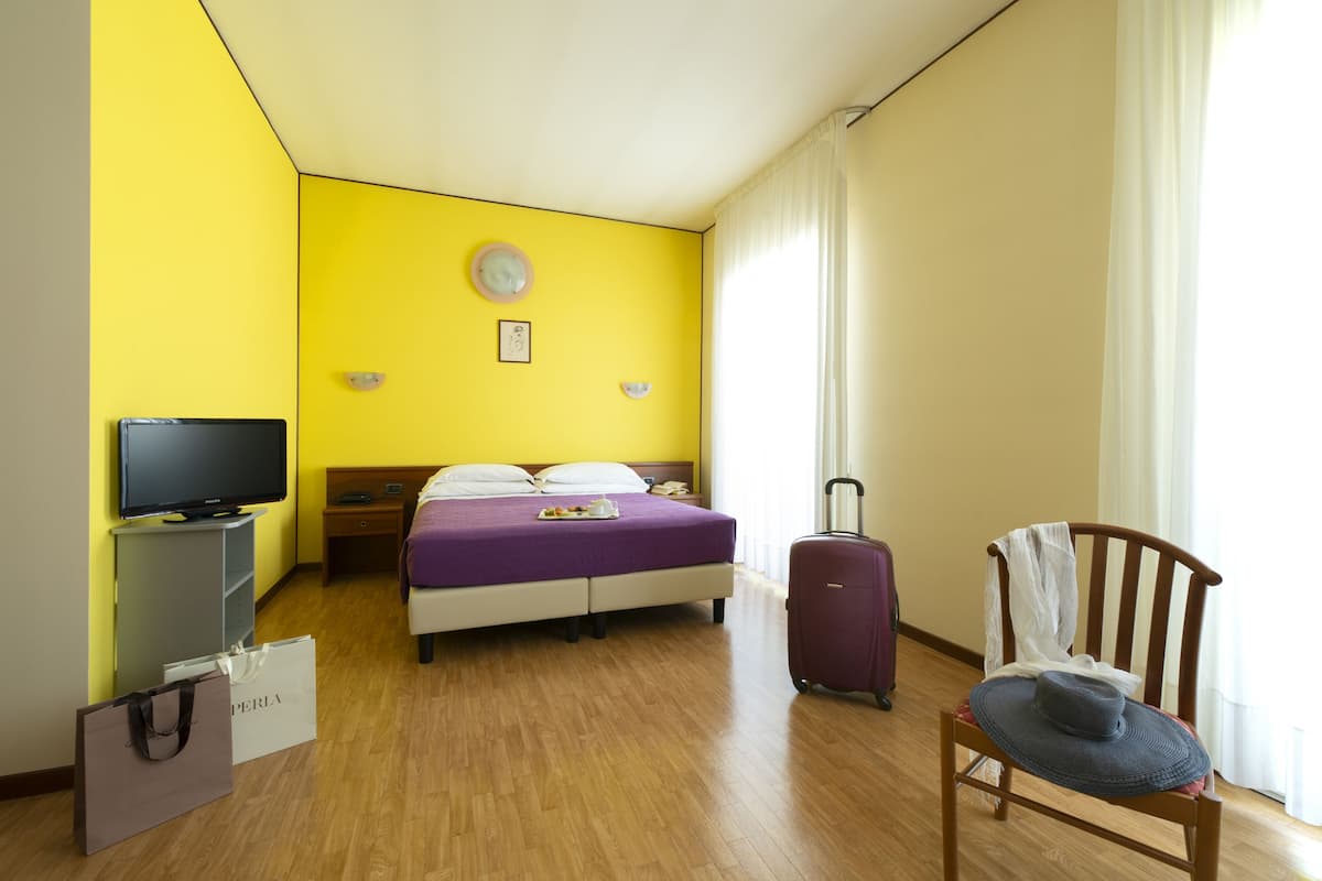 Camera con letto matrimoniale o 2 letti singoli | Una cassaforte in camera, Wi-Fi gratuito, lenzuola