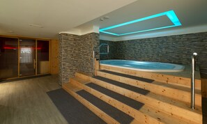 Bồn tắm spa trong nhà