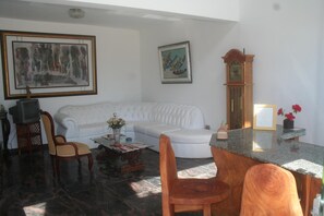 Flat-screen TV - Hotel Portal Do Mar (Conde)