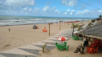 Perto da praia, bar na praia