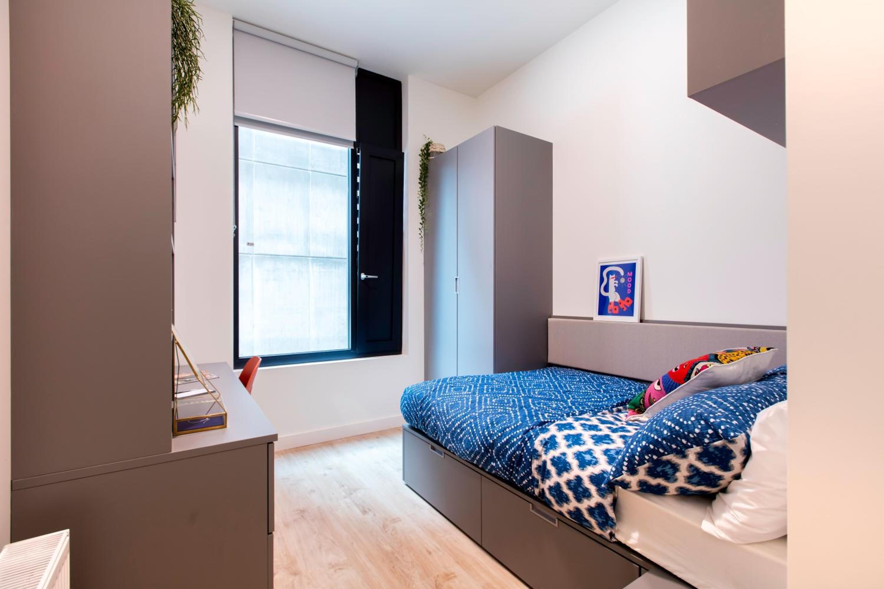 desk, laptop workspace, iron/ironing board, free wifi