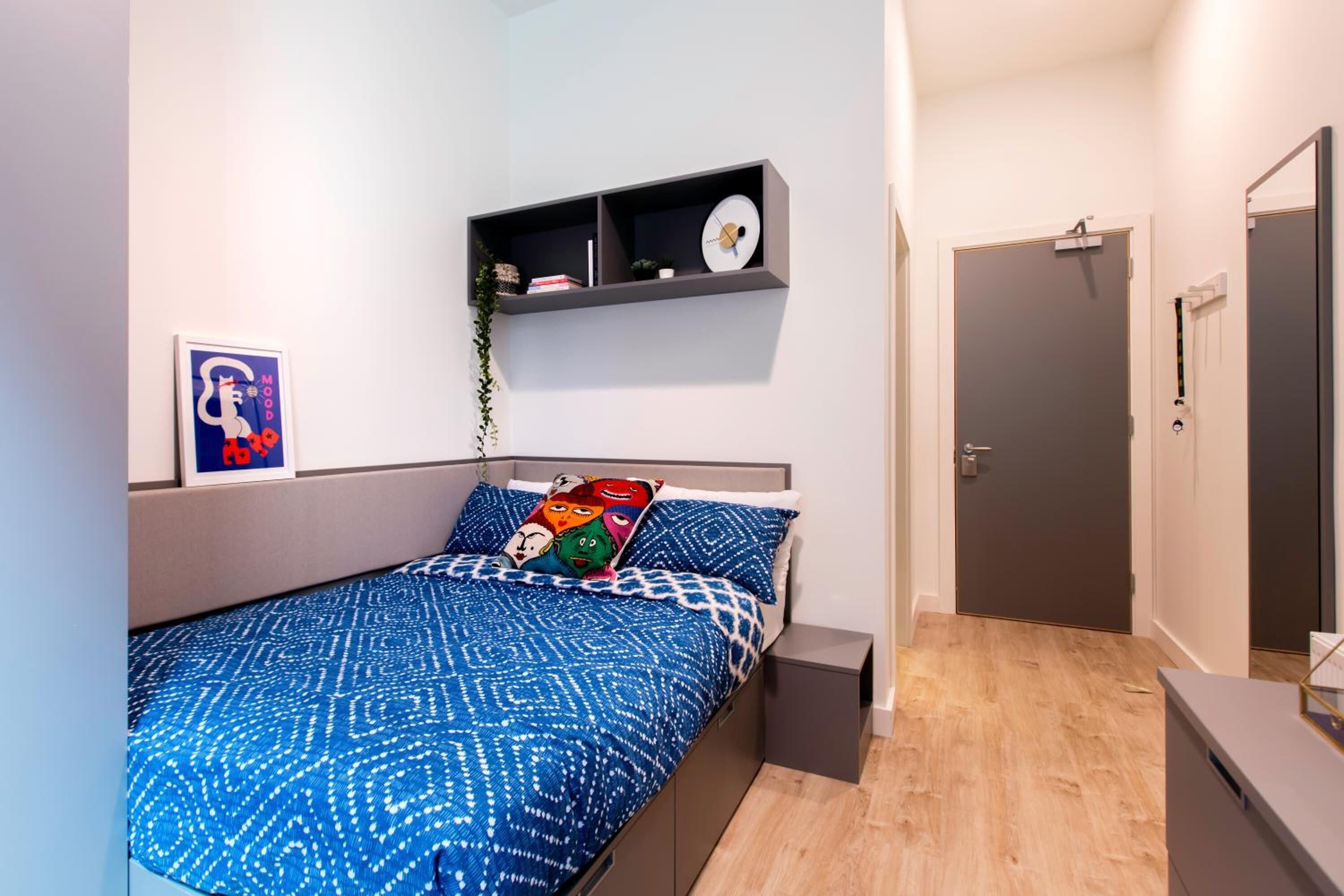 desk, laptop workspace, iron/ironing board, free wifi