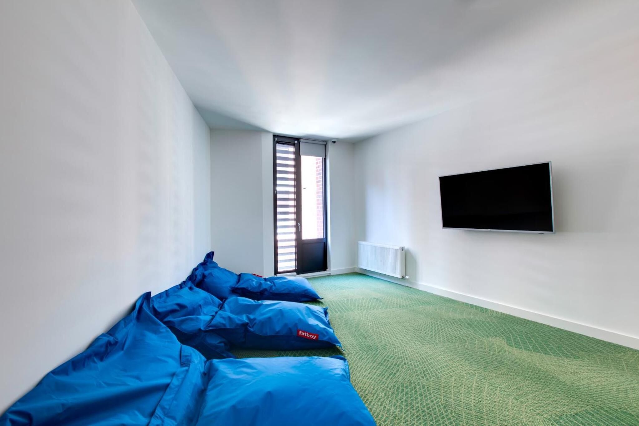 desk, laptop workspace, iron/ironing board, free wifi