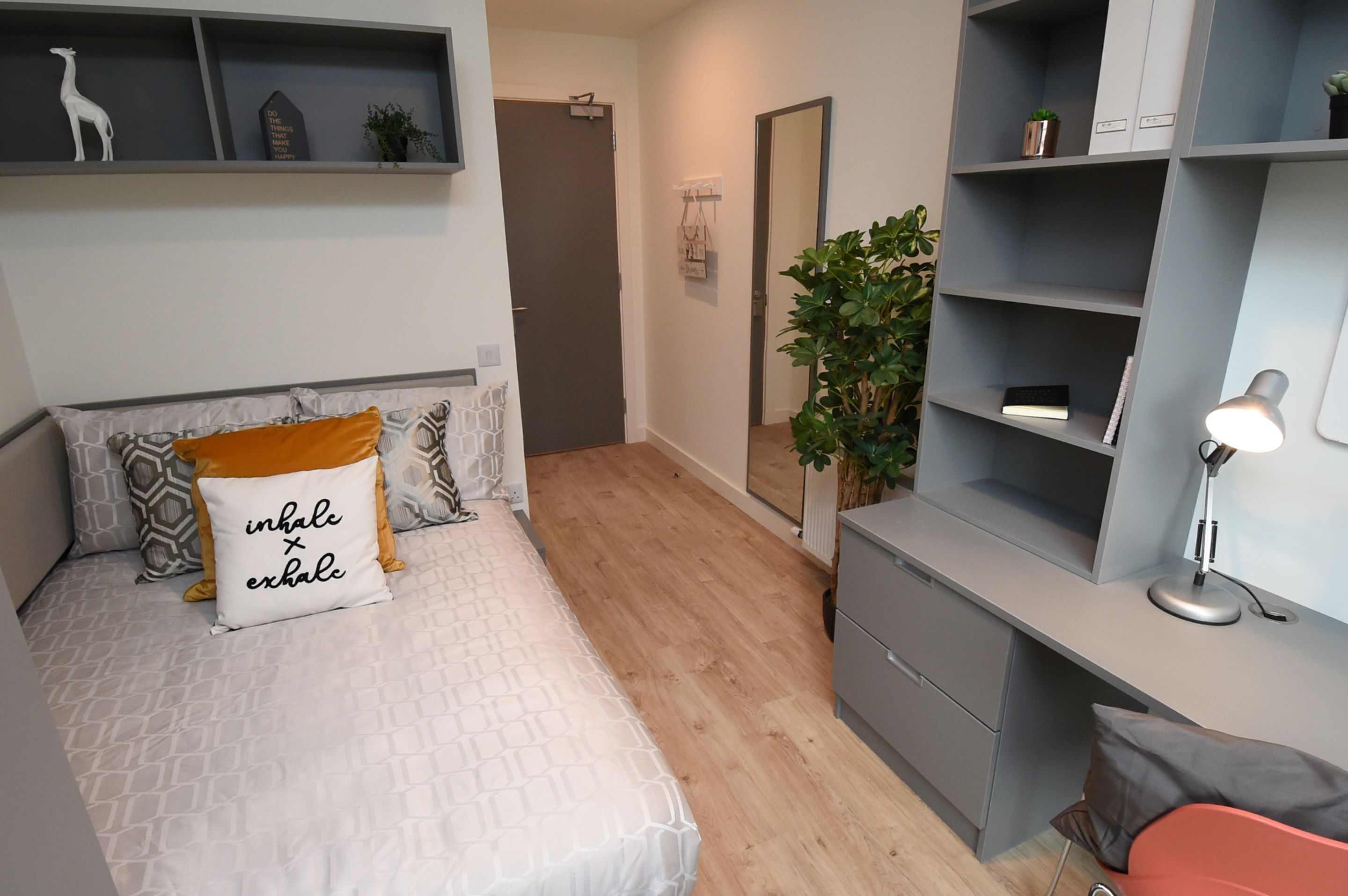 desk, laptop workspace, iron/ironing board, free wifi