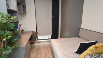 8 bedrooms, desk, laptop workspace, iron/ironing board