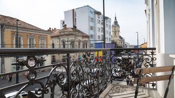 Apartemen Deluks (KH 2) | Balkon