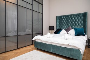 Exclusive Apartment (KH 3) | 1 bedroom, premium bedding, in-room safe, individually decorated - Köte Haus (Cluj-Napoca)