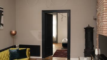 Apartemen Desain (KH 1) | Ruang keluarga | TV LED