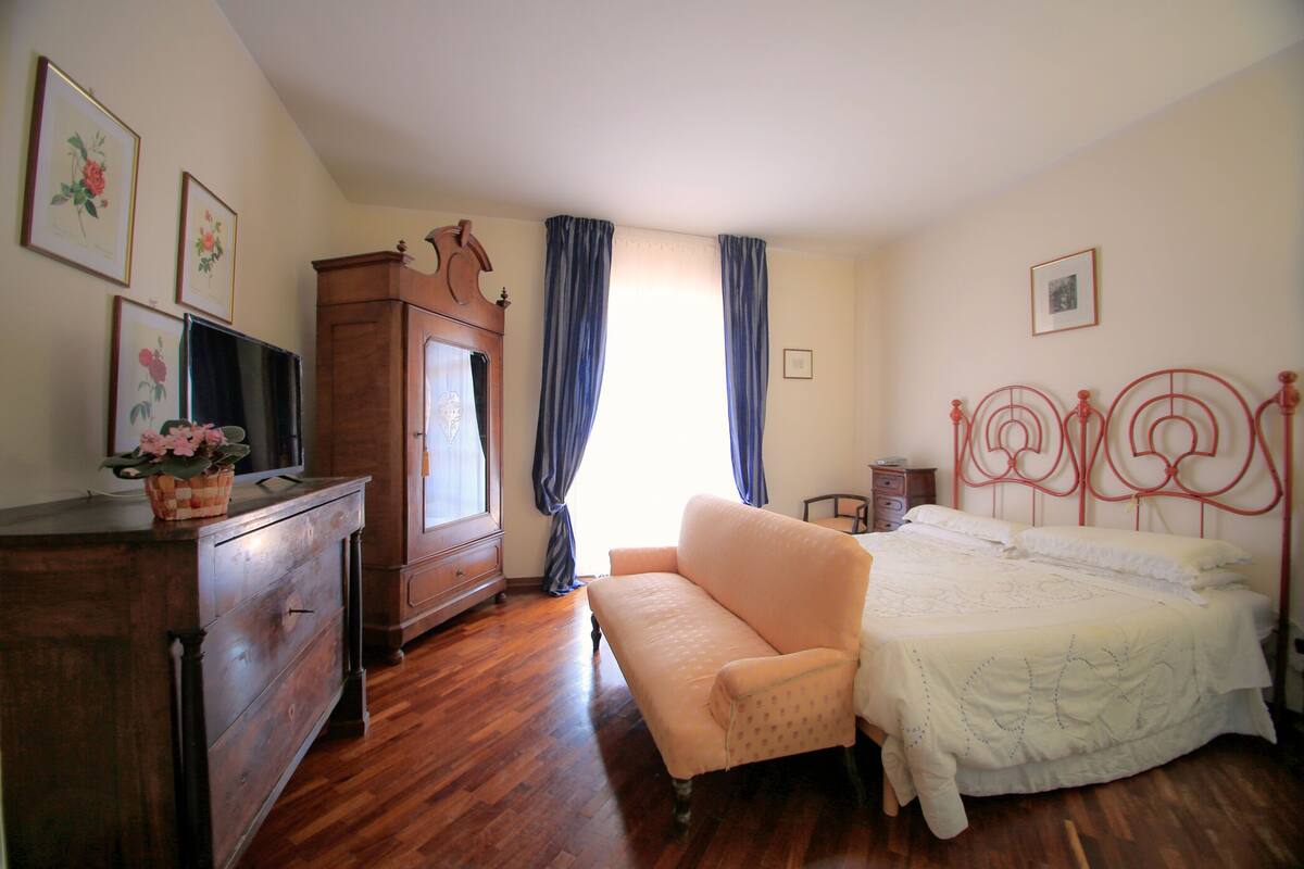 Triple Room | Cribs (free), WiFi (free), individually decorated
