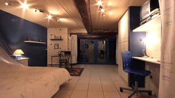 双人房 | 高档床上用品、记忆海绵床垫、笔记本电脑工作区、免费 WiFi