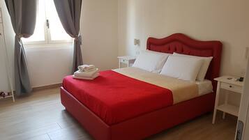 Deluxe-rum - 1 sovrum - eget badrum | Skrivbord, arbetsyta för laptop, gratis wi-fi och sÀngklÀder